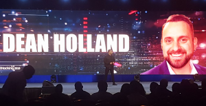 Dean Holland onstage at Funnel Hacking Live event